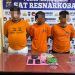 Tiga tersangka narkoba saat di kantor polisi.
