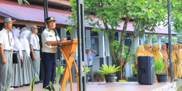 Samsul menyampaikan motivasi kepada para siswa, agar terus semangat belajar dan mempersiapkan diri sebagai generasi penerus bangsa.