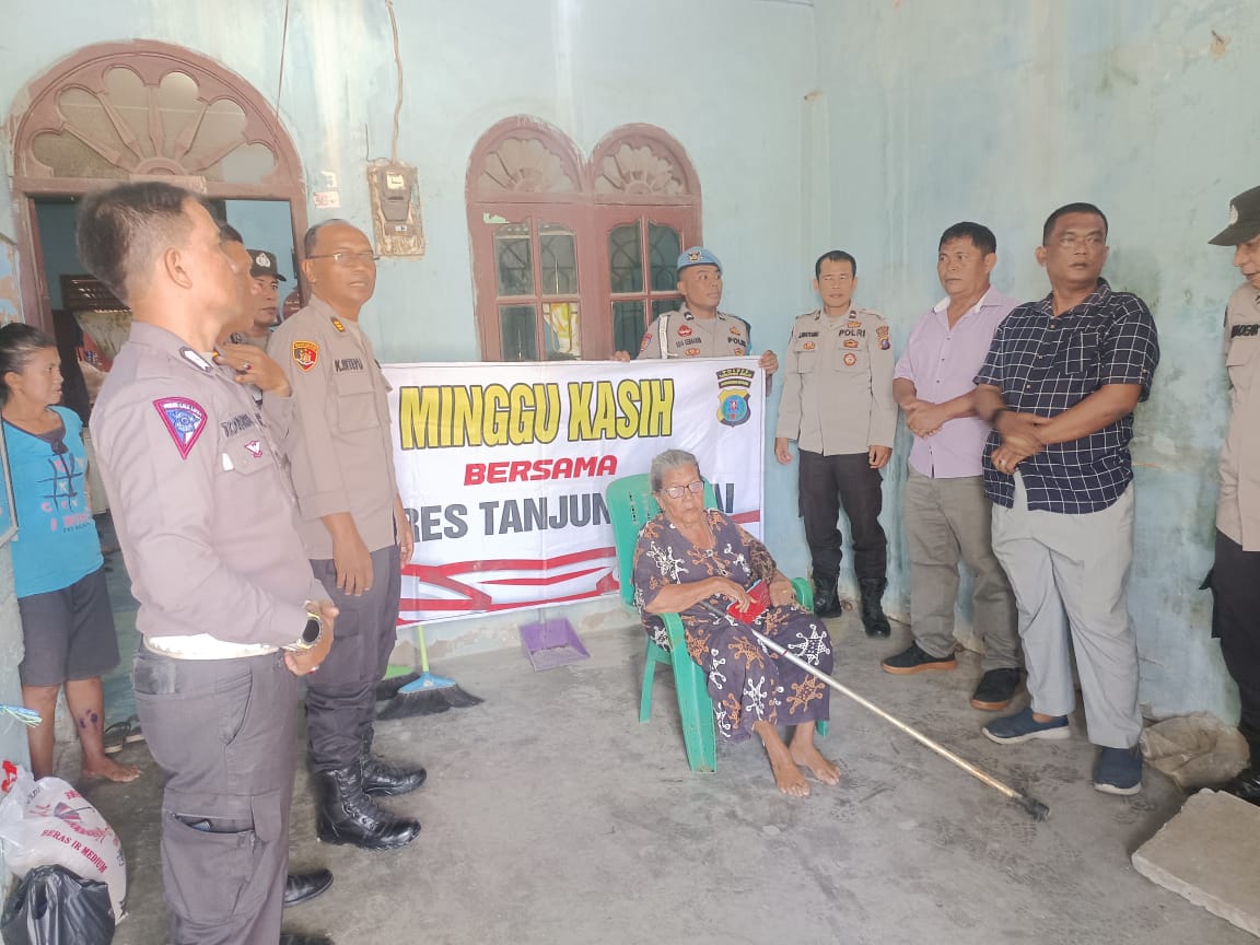 Gelar "Minggu Kasih", Personel Polres Tanjungbalai Salurkan Sembako