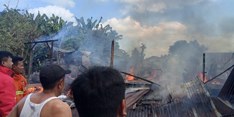 3 rumah milik warga di Kabupaten Asahan hangus terbakar.