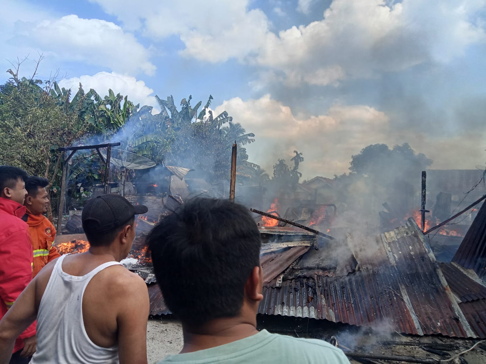 3 rumah milik warga di Kabupaten Asahan hangus terbakar.
