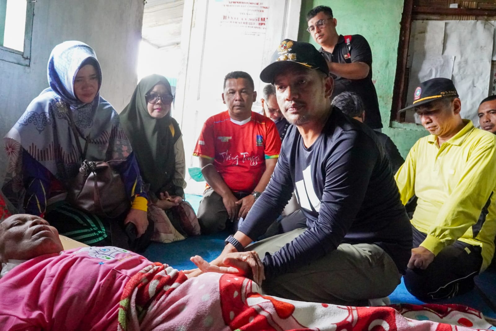 Walikota Tebingtinggi Kunjungi Pasien RSU dan Keluarga Pedagang Pasar Gambir