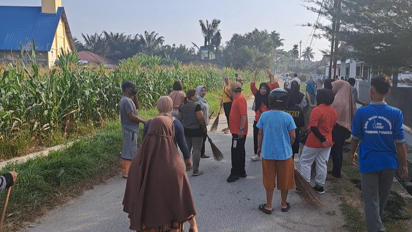 Cegah Banjir, Lurah Sri Padang Bersama Warga Gelar Gotong Royong 