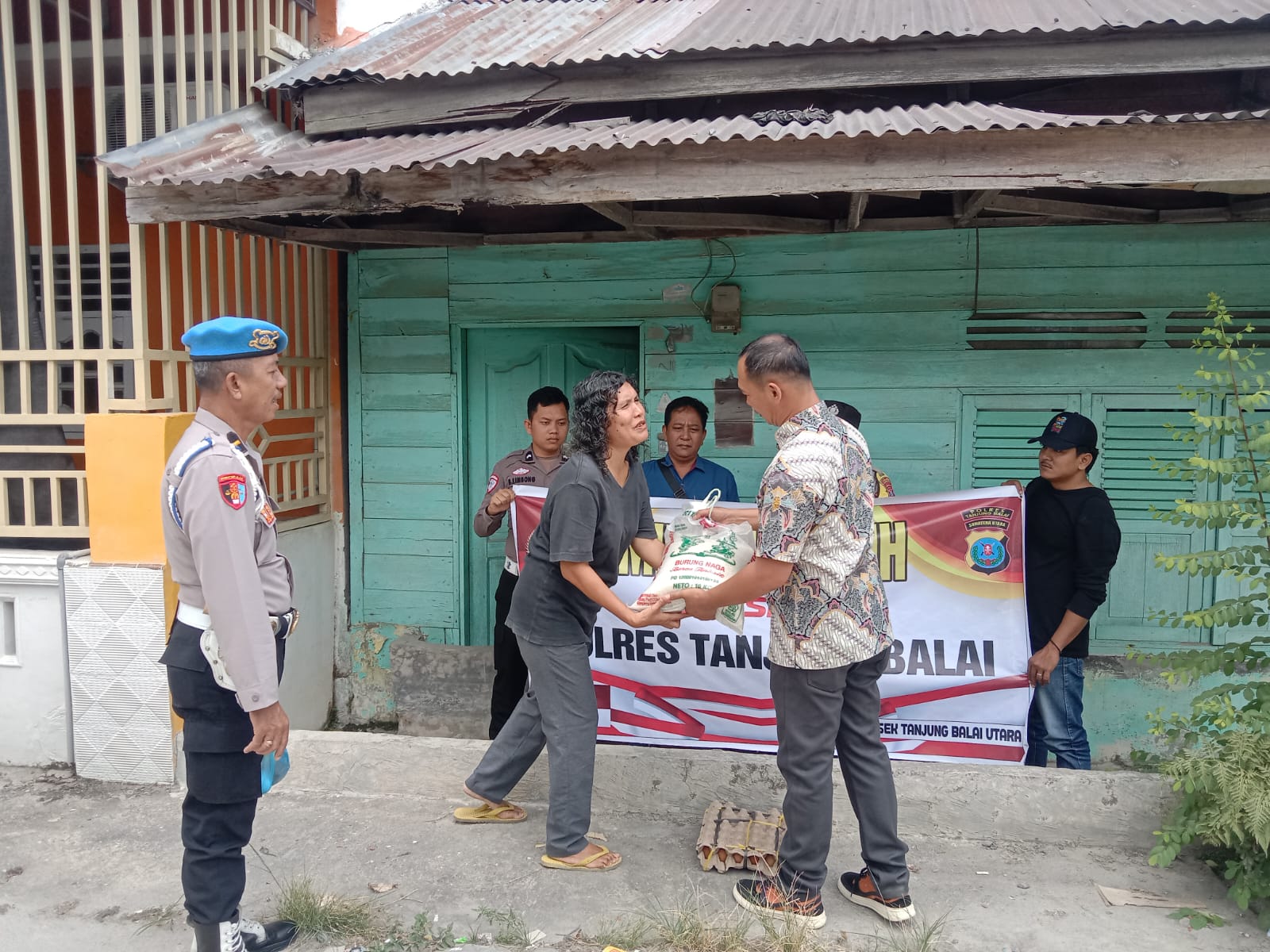 Polres Tanjungbalai Gelar ‘Minggu Kasih’ dan Sapa Warga Sambil Berbagi