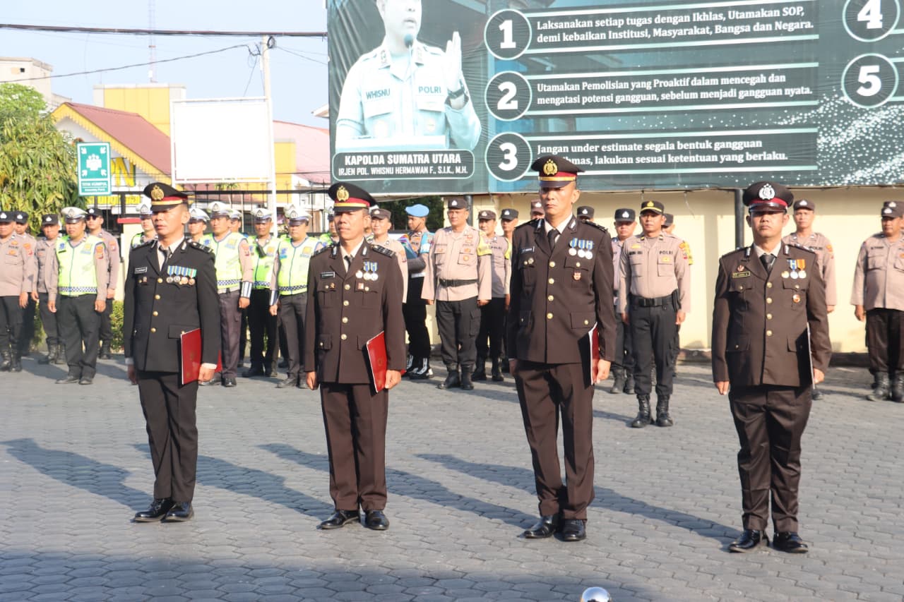 Tiga Personel Polres Tanjungbalai Terima Tanda Kehormatan Satyalancana 