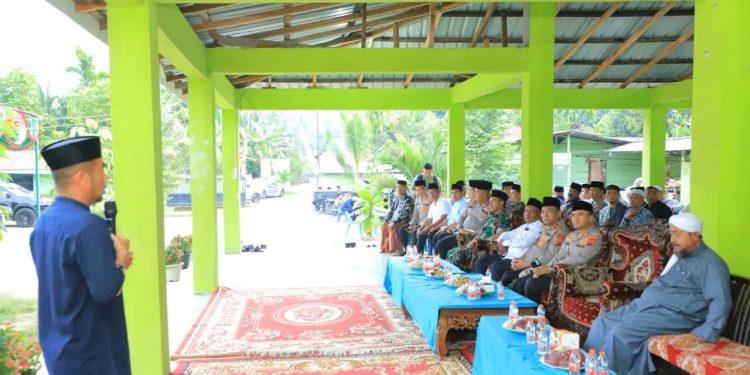 H. Samsul Tanjung menyampaikan kata sambutan dalam acara temu ramah bersama kapolres Labuhanbatu, Minggu malam.