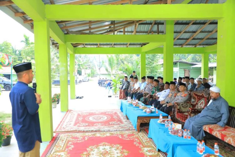 H. Samsul Tanjung menyampaikan kata sambutan dalam acara temu ramah bersama kapolres Labuhanbatu, Minggu malam. 