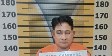 Tersangka narkoba saat di kantor polisi.