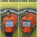 Kedua tersangka saat di kantor polisi.