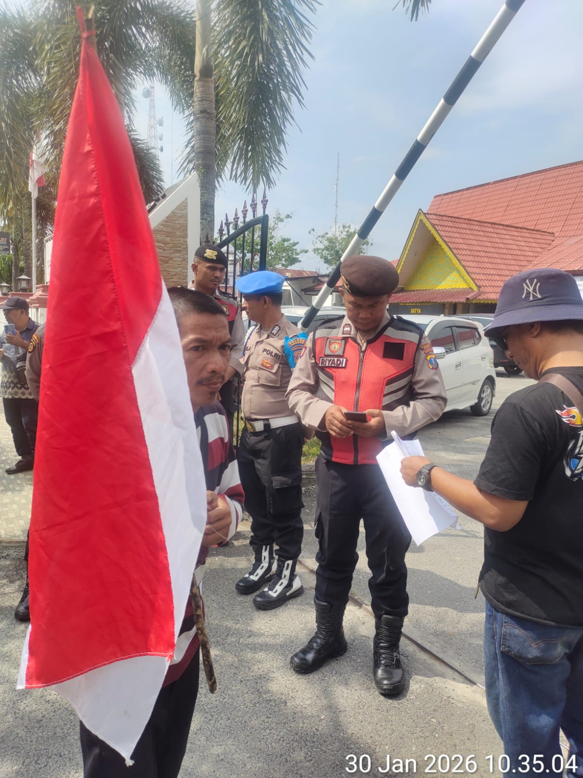 LSM GAMPKER dan TUMPAS Geruduk Kantor Kacabdis Wilayah V dan Kejari Asahan
