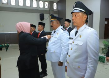 Sekda Kabupaten Labuhanbatu Utara, Dra. Hj. Susi Asmarani, melantik Pejabat Administrator dan Pejabat Pengawas, Jumat (6/2/2026). 