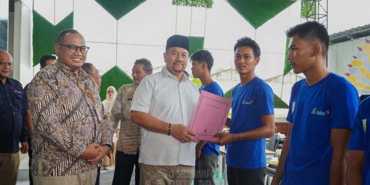 Bupati Batubara Serahkan Sertifikat BNSP Pelatihan Teknisi AC Residential