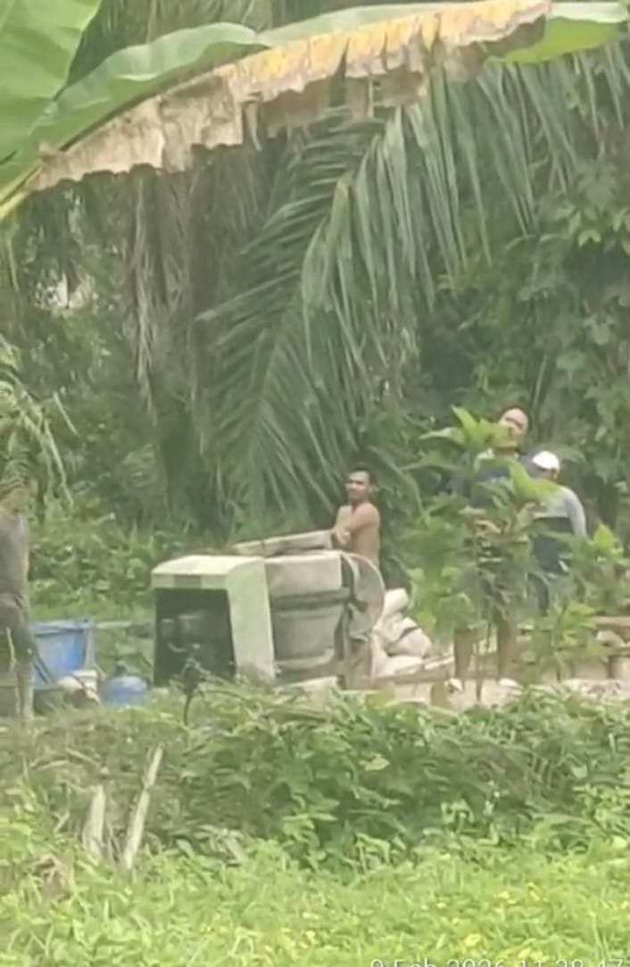 Pembangunan tower tetap berlanjut terus.