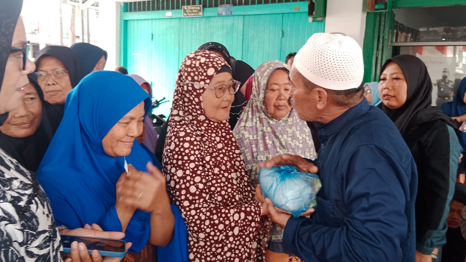 DPP PPMA Berbagi 115 Paket Sembako untuk Masyrakat.