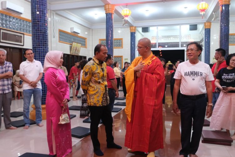 Walikota Tanjungbalai Kunjungi Vihara Tri Ratna
