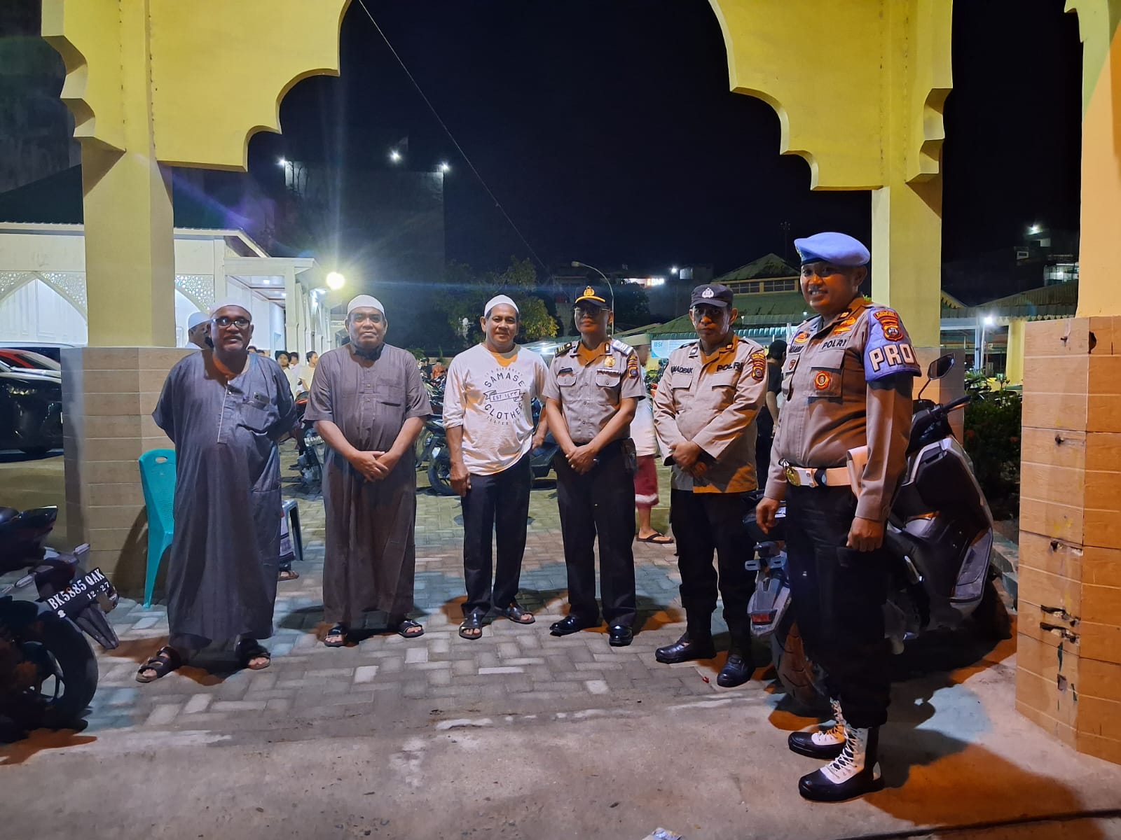 Personel Polres Tanjungbalai Amankan Ibadah Shalat Tarawih