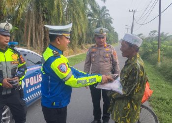 Polres Tanjungbalai Gerak Cepat Salurkan Bantuan Kepada Kakek Darwin 