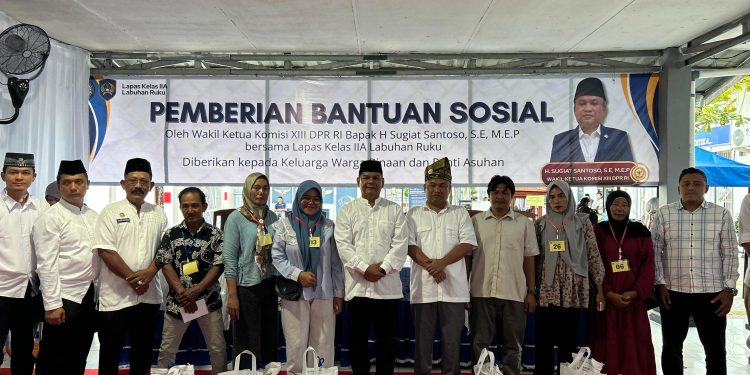Wakil Ketua Komisi XIII DPR RI Sugiat Santoso Salurkan 50 Paket Sembako