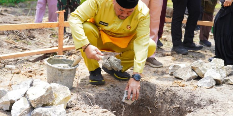 Bupati Batubara Letakkan Batu Pertama Pembangunan Rumah Tahfiz di Desa Pulau Sejuk