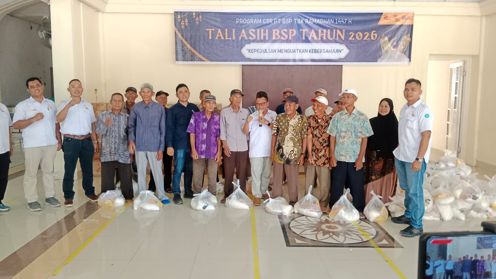 PT BSP Tbk Kisaran Bagikan 1.200 Paket Sembako untuk Masyarakat