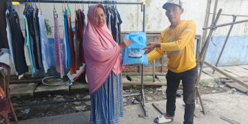 Sambut Idul Fitri Awak Media Taslabnews.com Berikan Paket Sembako Kepada Warga Tak Mampu