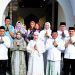 Bupati Labuhanbatu dr Hj Maya Hasmita dan Wakil Bupati Labuhanbatu H Jamri beserta sejumlah unsur Forkopimda Labuhanbatu berfoto bersama setelah melaksanakan sholat Id.