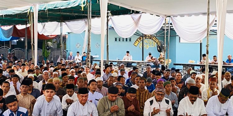Pegawai Lapas Labuhan Ruku Gelar Sholat Idul Fitri Bersama Warga Binaan 
