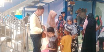 Bos Damor Santuni Anak Yatim dan Janda