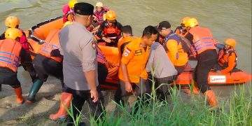 Tim Basarnas Berhasil Temukan Mayat Bram yang Hanyut di Sungai Silau Asahan