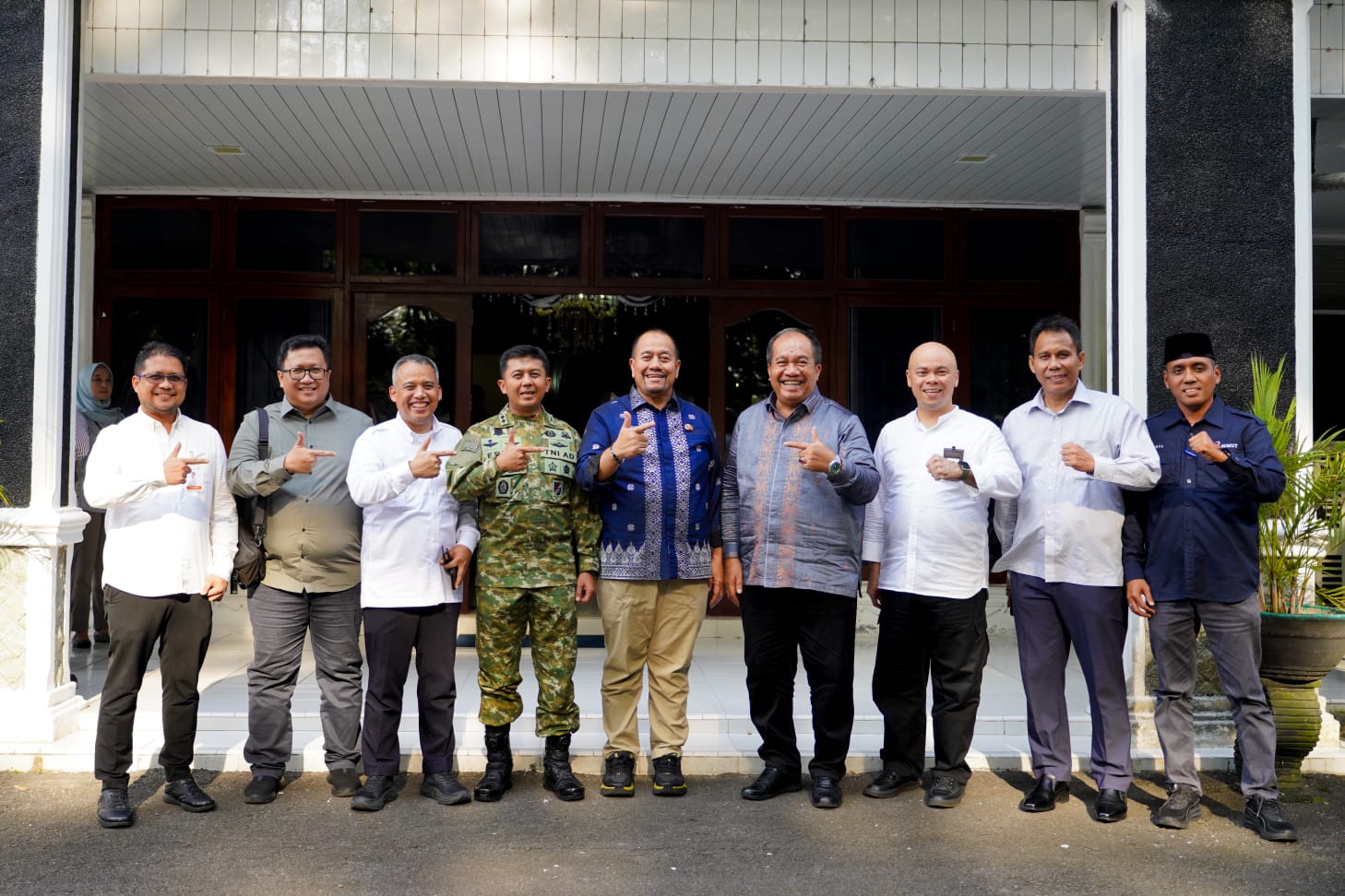 Bupati Asahan dan Batubara serta Bank Sumut foto bersama