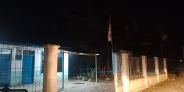 Bendera Merah Putih di PDAM Tirta Silau Piasa Cabang Meranti Sampai Malam Belum Diturunkan