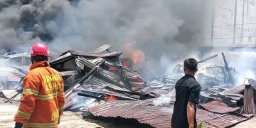 19 Mobil dan 3 Sepedamotor di Gudang Tempat Penitipan Mobil di Kisaran Terbakar