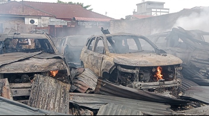 19 Mobil dan 3 Sepedamotor di Gudang Tempat Penitipan Mobil di Kisaran Terbakar