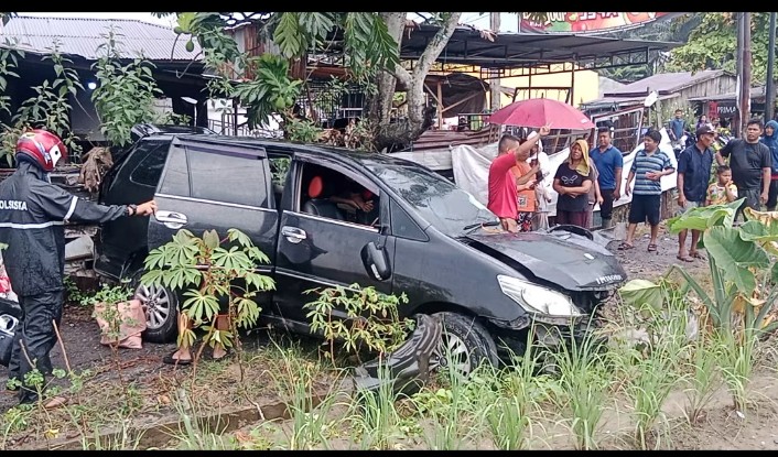 Lakalantas di Asahan, Kijang Inova Remuk Ditabrak Kereta Api