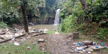 Waduh Sampah Berserakan di Lokasi Wisata Air Terjun Simonag Monang