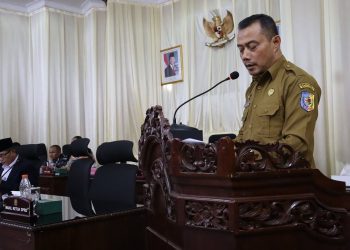 Rapat Paripurana Jawaban Bupati Atas Pandangan Umum Fraksi atas nota LKPJ