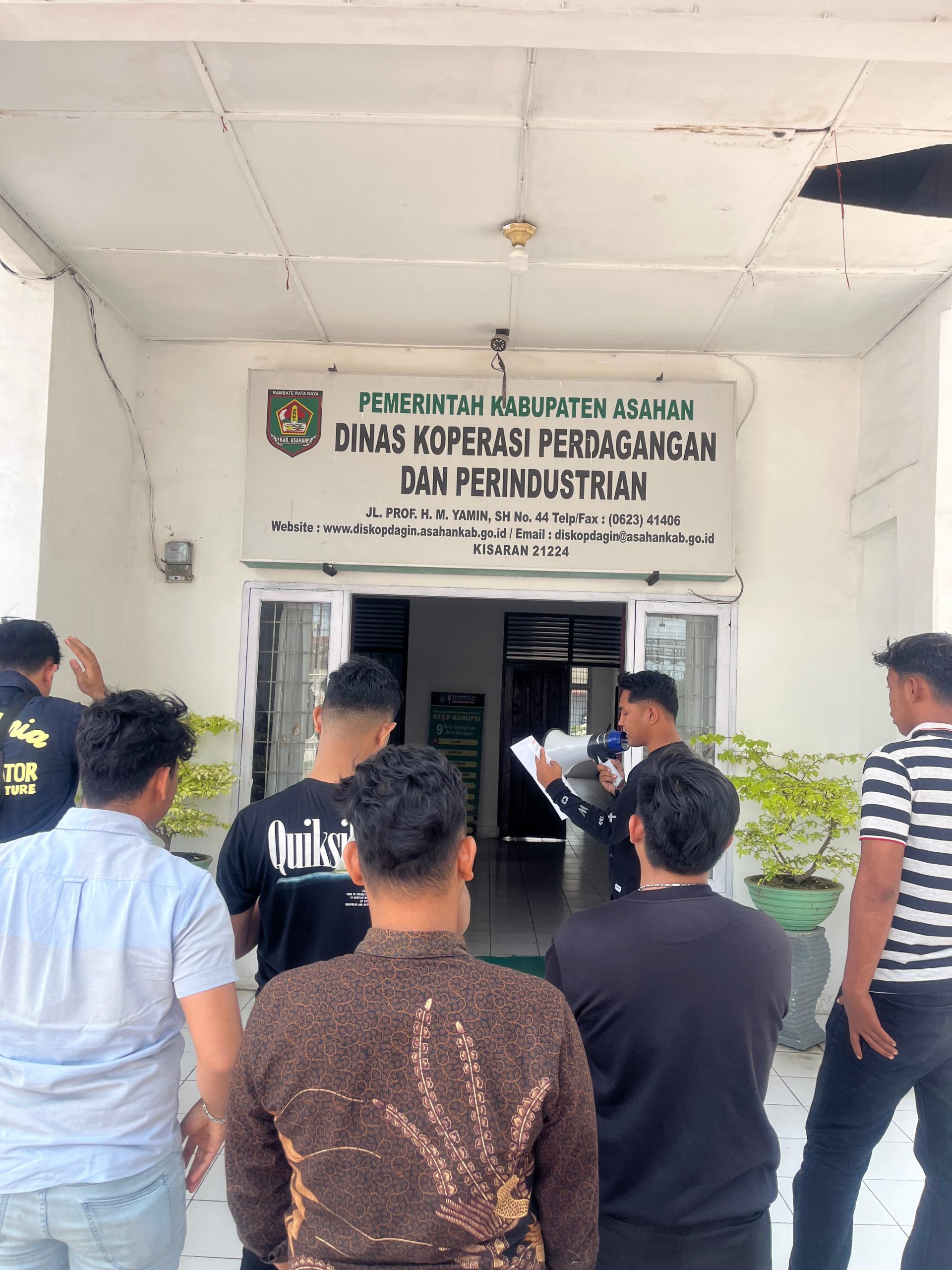 Mahasiswa Pertanyakan Penyaluran Bantuan Sarana dan Prasarana Industri di Kopdagin Asahan