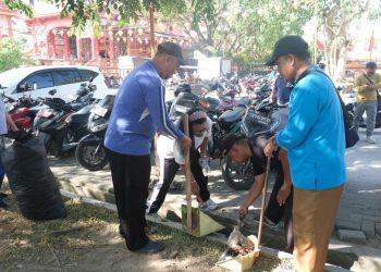 Wali Kota Tanjungbalai Imbau ASN Bersihkan Lingkungan Kantor Sebelum Kerja