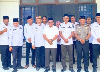 Wakil Bupati Labuhanbatu H Jamri saat di Kantor Kecamatan Panai Tengah. 