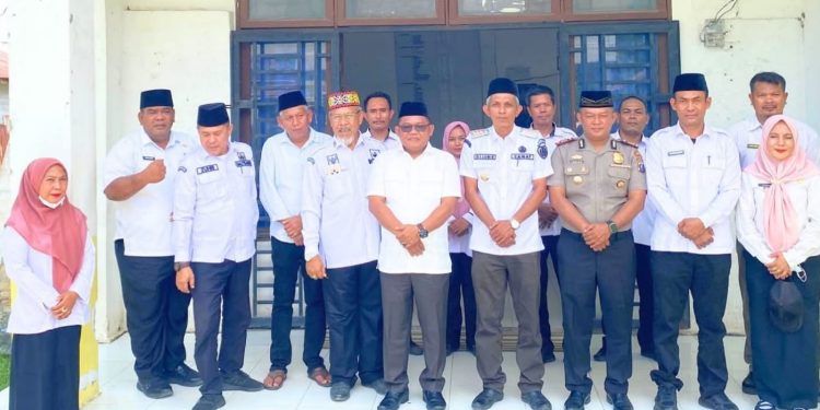 Wakil Bupati Labuhanbatu H Jamri saat di Kantor Kecamatan Panai Tengah. 