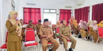 Para peserta dari berbagai sekolah yang ikut dalam acara diskusi di kantor Dinas Pendidikan Labuhanbatu. 