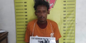 Tersangka Ginot saat diamankan polisi. 