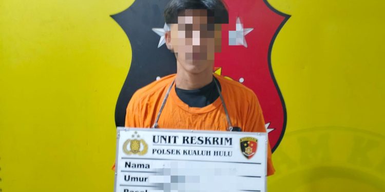 MFA, pelaku penyalahgunaan narkotika jenis sabu ditahan di Mapolsek Kualuh Hulu bersama barang bukti. 