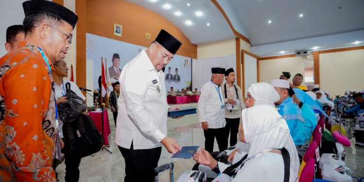 Bupati Batubara Lepas Keberangkatan Jemaah Calon Haji ke Tanah Suci