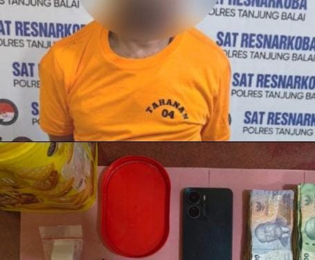 Tersangka dan barang bukti.