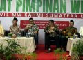 Ade Parlaungan (tiga dari kiri).