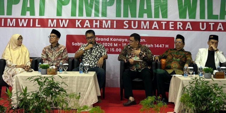 Ade Parlaungan (tiga dari kiri).