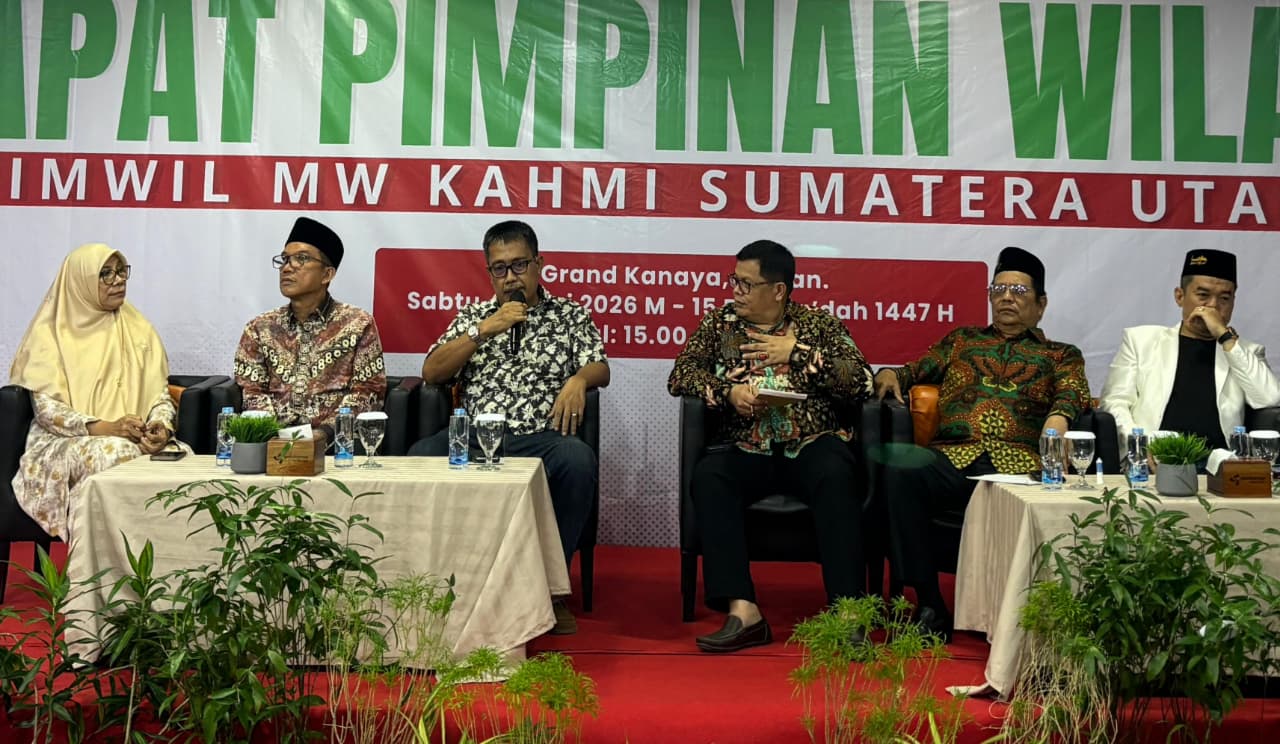 Ade Parlaungan (tiga dari kiri).