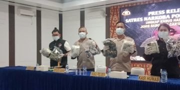 Polres Asahan Ringkus Kurir yang Bawa 20,752 Kg Sabu dan Puluhan Ribu Keping Cartridge Vape