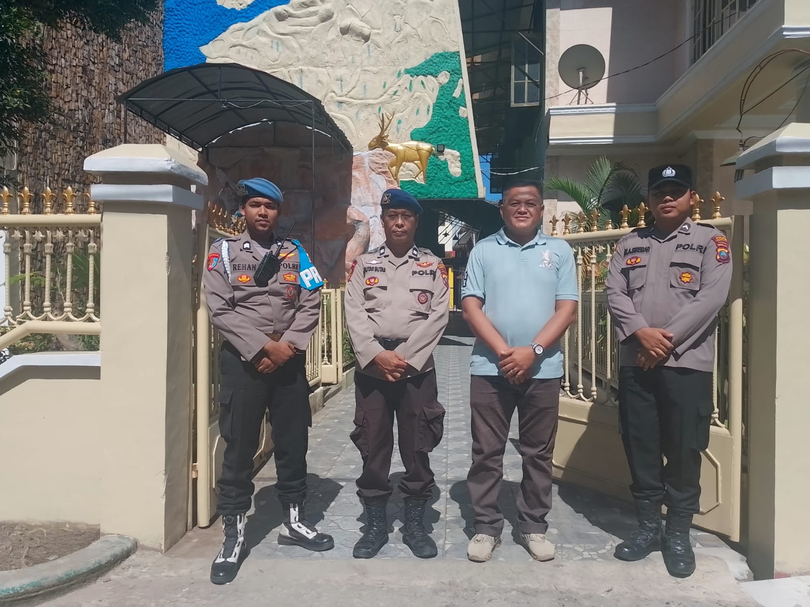 Personel Polres Tanjungbalai Amankan Gereja